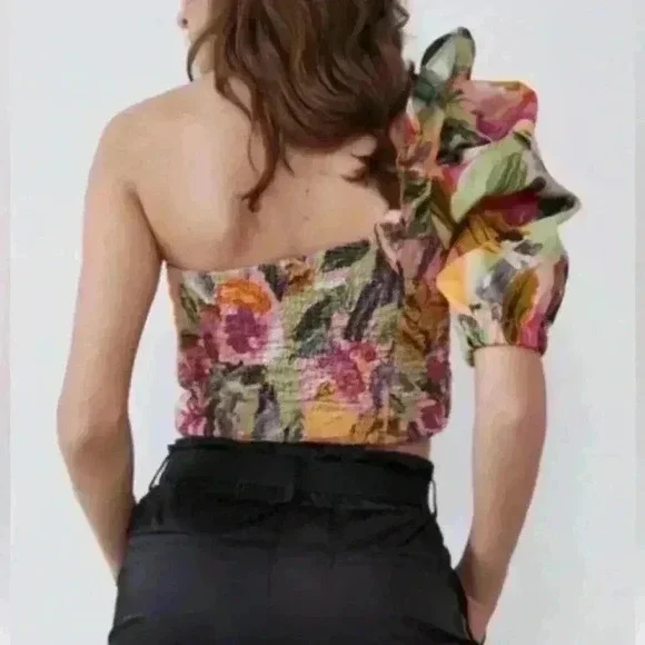 ZARA Women’s One Sided Puff Sleeve Smocked Floral Crop Top Size X-Small - Picture 2 of 10